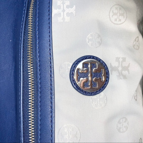 Tory Burch Hannah Shoulder Bag Blue - Picture 12 of 16